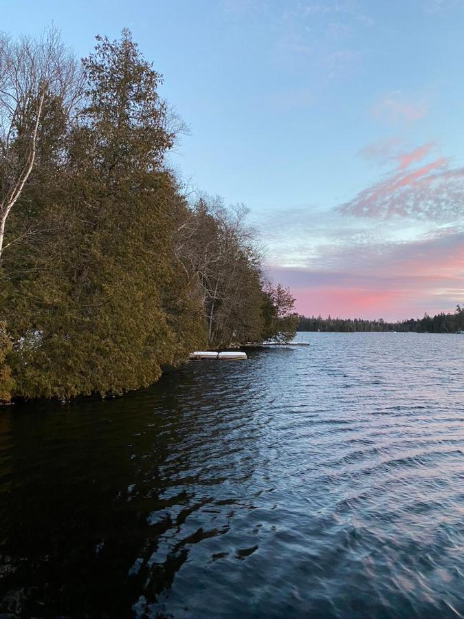 Chalet "Ici Et Maintenant, Sur Le Lac" Sainte-Marguerite-du-Lac-Masson 외부 사진